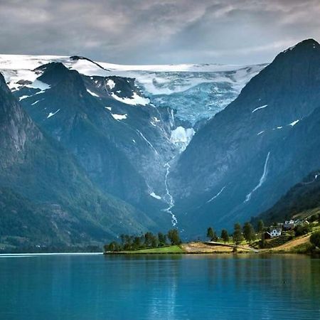 Glacier And Waterfall View Briksdalsbre Dış mekan fotoğraf