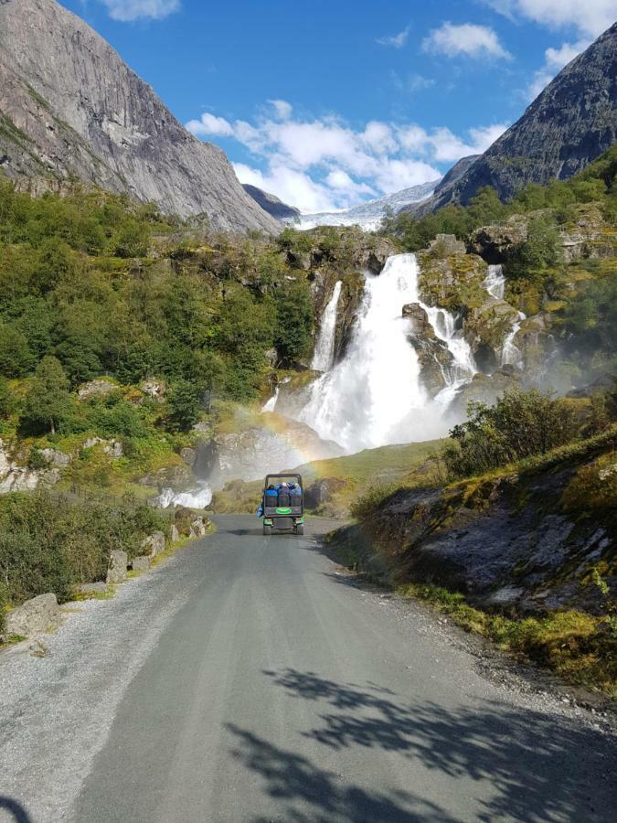 Glacier And Waterfall View Briksdalsbre Dış mekan fotoğraf